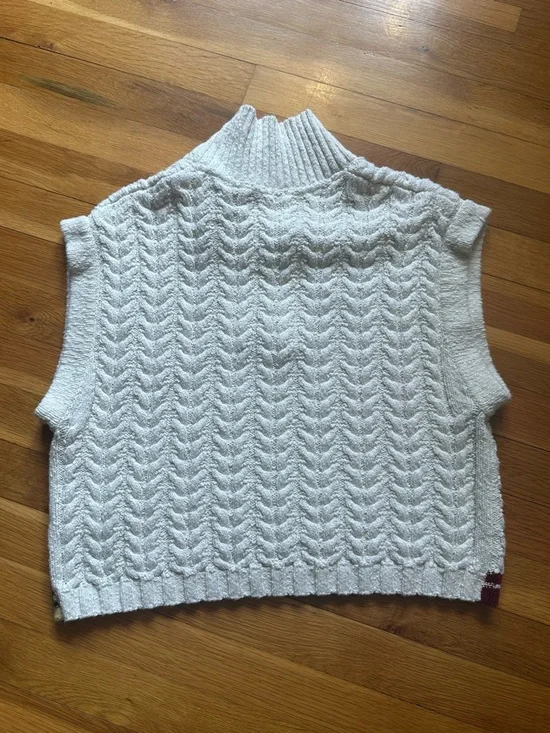 Anthropologie White Cable-Knit V-Neck Sweater Vest with Multicolor Stripe Hem - Picture 6 of 6